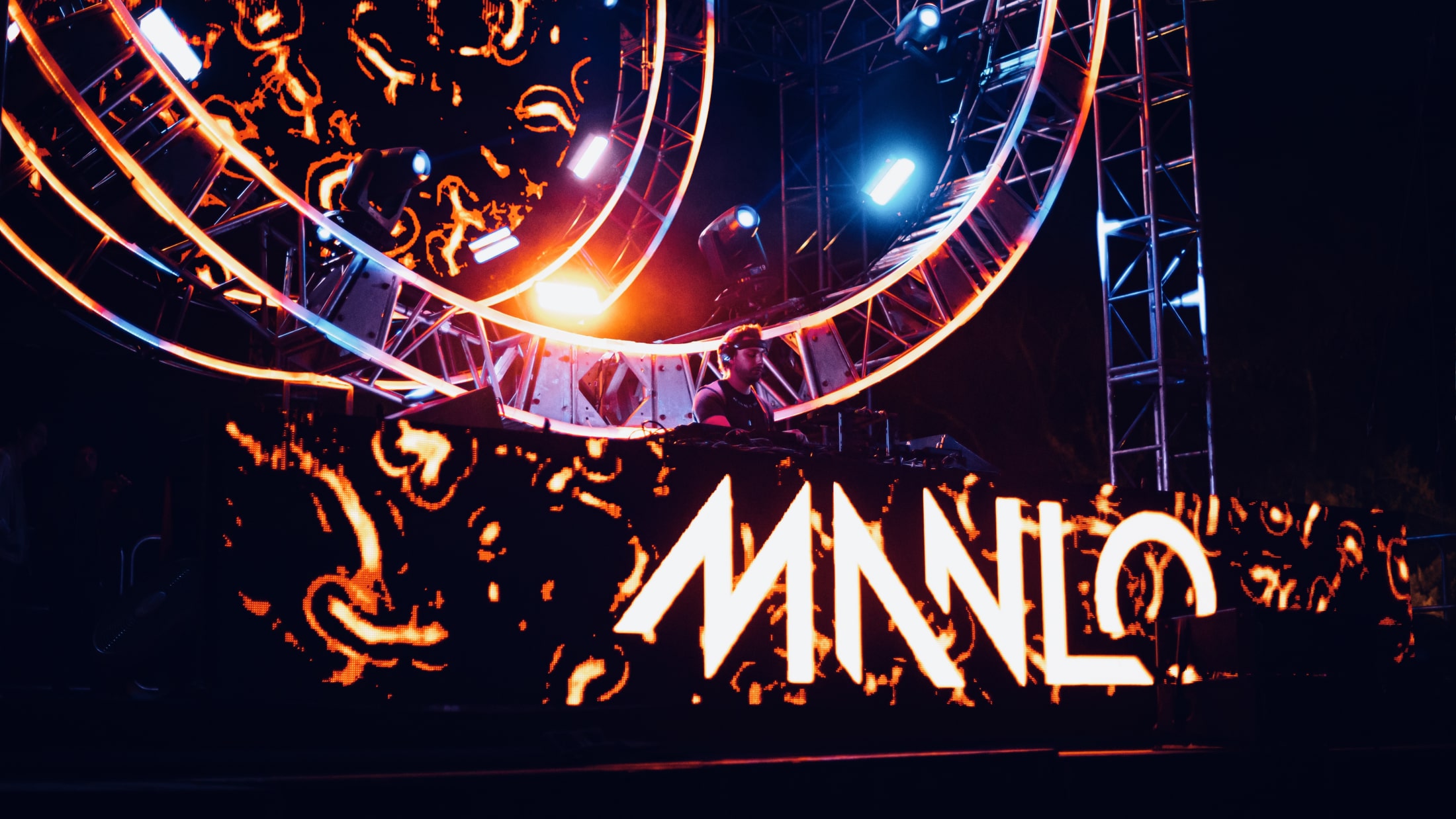 Manlo virtual DJ Set at Estadio Azteca