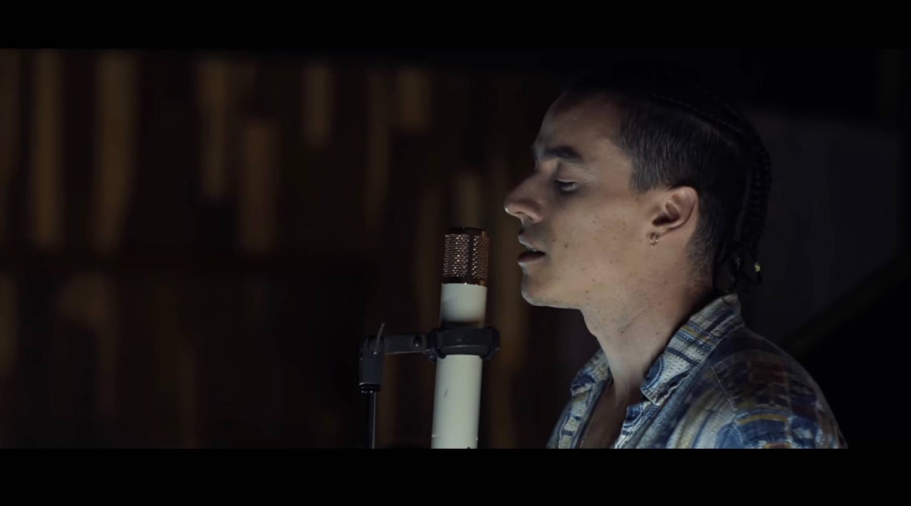 Manlo Milkshake Video Still 10” title=